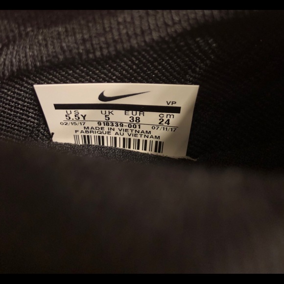 Boys Nike Flight Black Sz 5.5 Brand New - Picture 2 of 5